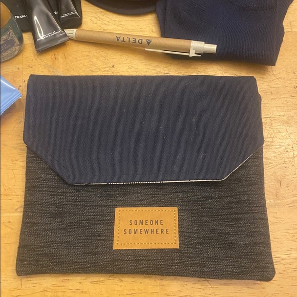 Someone Somewhere for Delta filled travel pouch w B&BWs, Hempz, Neutrogena more - Picture 2 of 8